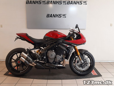 Triumph Speed Triple 1200 RR Triumph Speed Triple 1200 RR