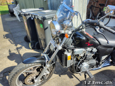Honda VF 750 Magna Sports chopper