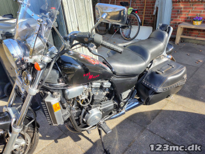 Honda VF 750 Magna Sports chopper