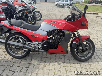 Kawasaki GPZ 900 R