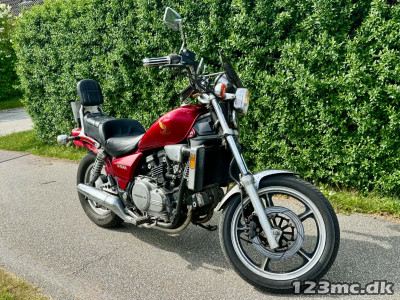 Honda VF 700 Magna