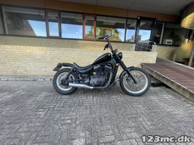Suzuki VS 700 Intruder