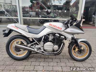 Suzuki GSX 750 S katana Shark