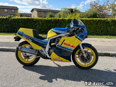 Suzuki GSXR 750 Suzuki GSXR 750