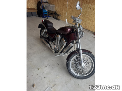 Suzuki VS 700 Intruder