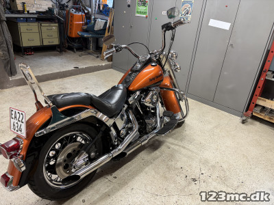 Harley-Davidson FLST Heritage Softail Standard Harley-Davidson FLST Heritage Softail Standard