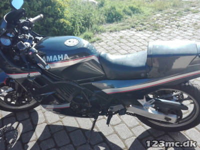 Yamaha FZ 750