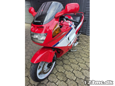 Honda CBR 1000 F