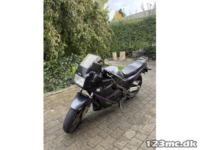 Yamaha FZ 750