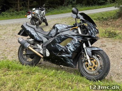 Yamaha FZR 1000