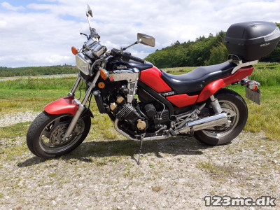 Yamaha FZX 750