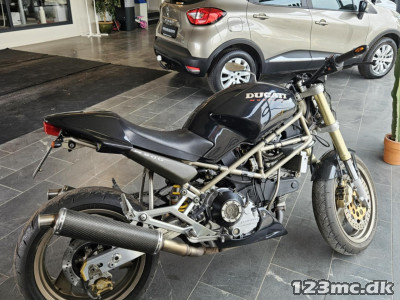 Ducati Monster 900