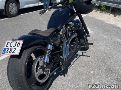 Harley-Davidson XL883C Sportster Custom