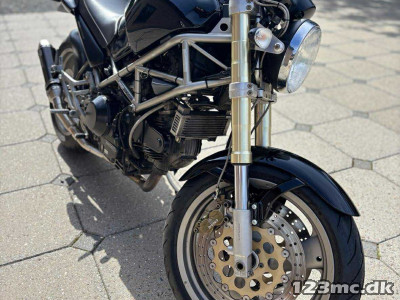 Ducati Monster 900