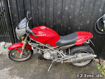 Ducati Monster 900