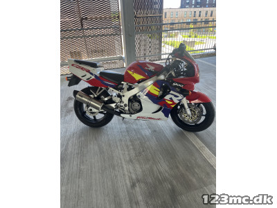 Honda CBR 900 RR