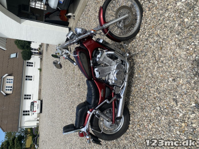 Suzuki VZ 800 Intruder Chopper