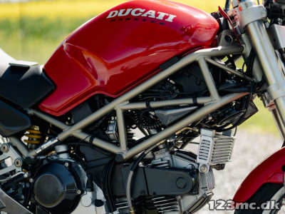 Ducati Monster 900