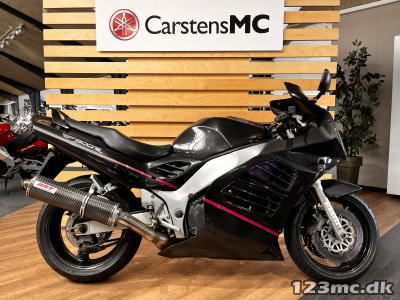 Suzuki RF 900 R