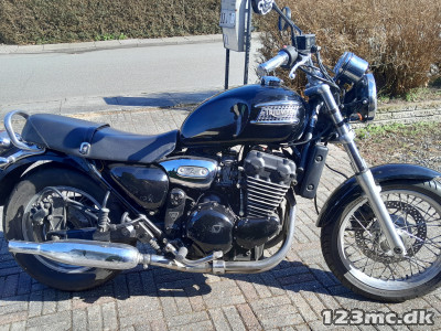 Triumph Thunderbird 900