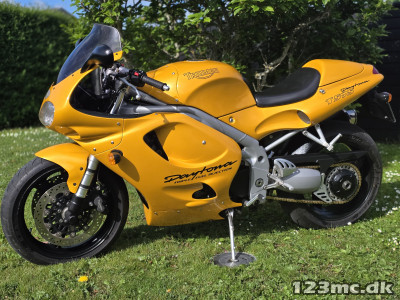 Triumph Daytona 595