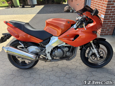 Yamaha SZR 660