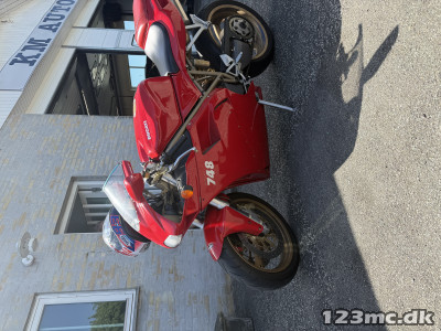 Ducati 748
