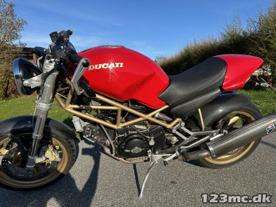Ducati Monster 750