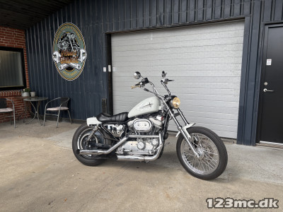 Harley-Davidson XLH883 Hugger Sport og Tour