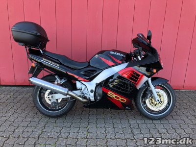 Suzuki RF 900 R