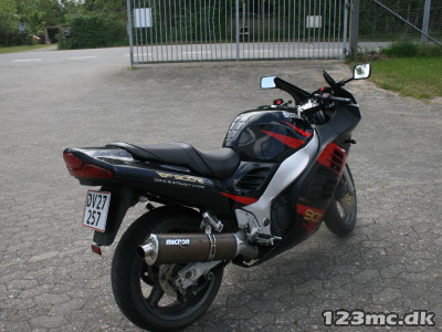 Suzuki RF 900 R