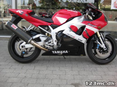 Yamaha YZF R1
