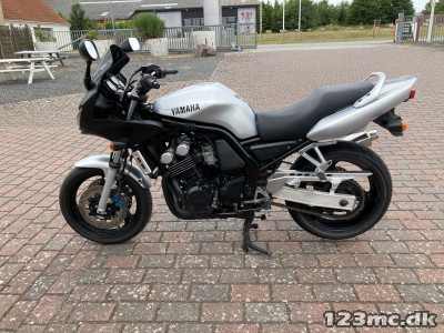 Yamaha FZS 600 Fazer
