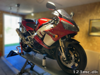 Yamaha YZF R1