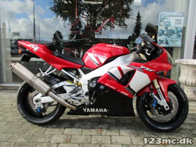 Yamaha YZF R1