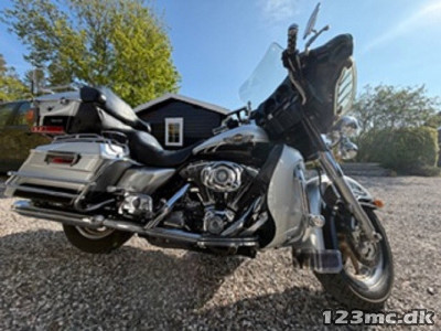 Harley-Davidson FLHTCU Electra Glide Ultra Classic Jubilæums model 2003