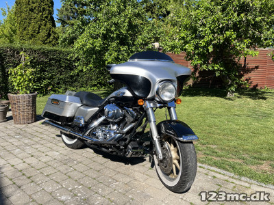 Harley-Davidson FLHXU Street Glide Ultra tour