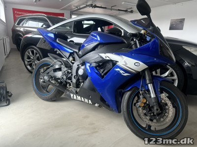 Yamaha YZF R1