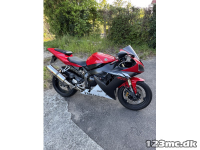 Yamaha YZF R1