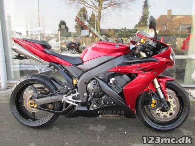 Yamaha YZF R1