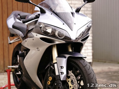 Yamaha YZF R1