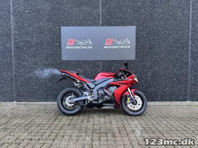 Yamaha YZF R1