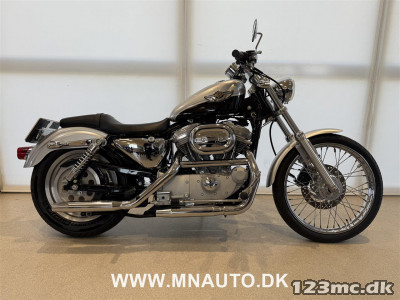 Harley-Davidson XL883C Sportster Custom