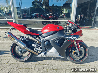 Yamaha YZF R1
