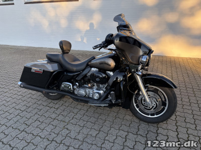 Harley-Davidson FLHTC Electra Glide Classic