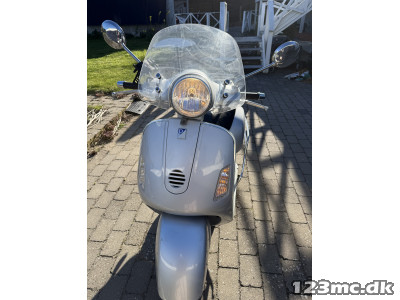 Vespa Granturismo 200