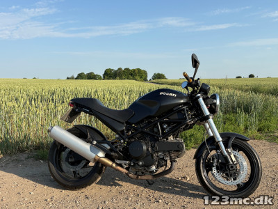 Ducati Monster 695 Dark Edition
