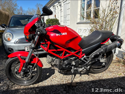 Ducati Monster 695