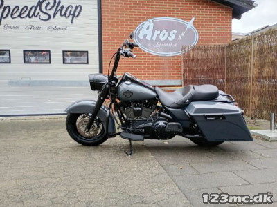 Harley-Davidson FLHRC Road King Classic