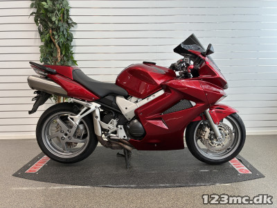 Honda VFR 800 F VTEC ABS - Lavt km.tal!